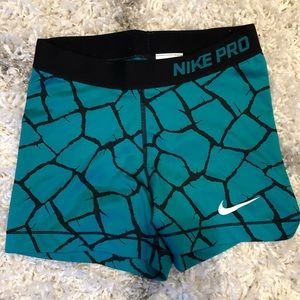 Women’s nike pros size medium!